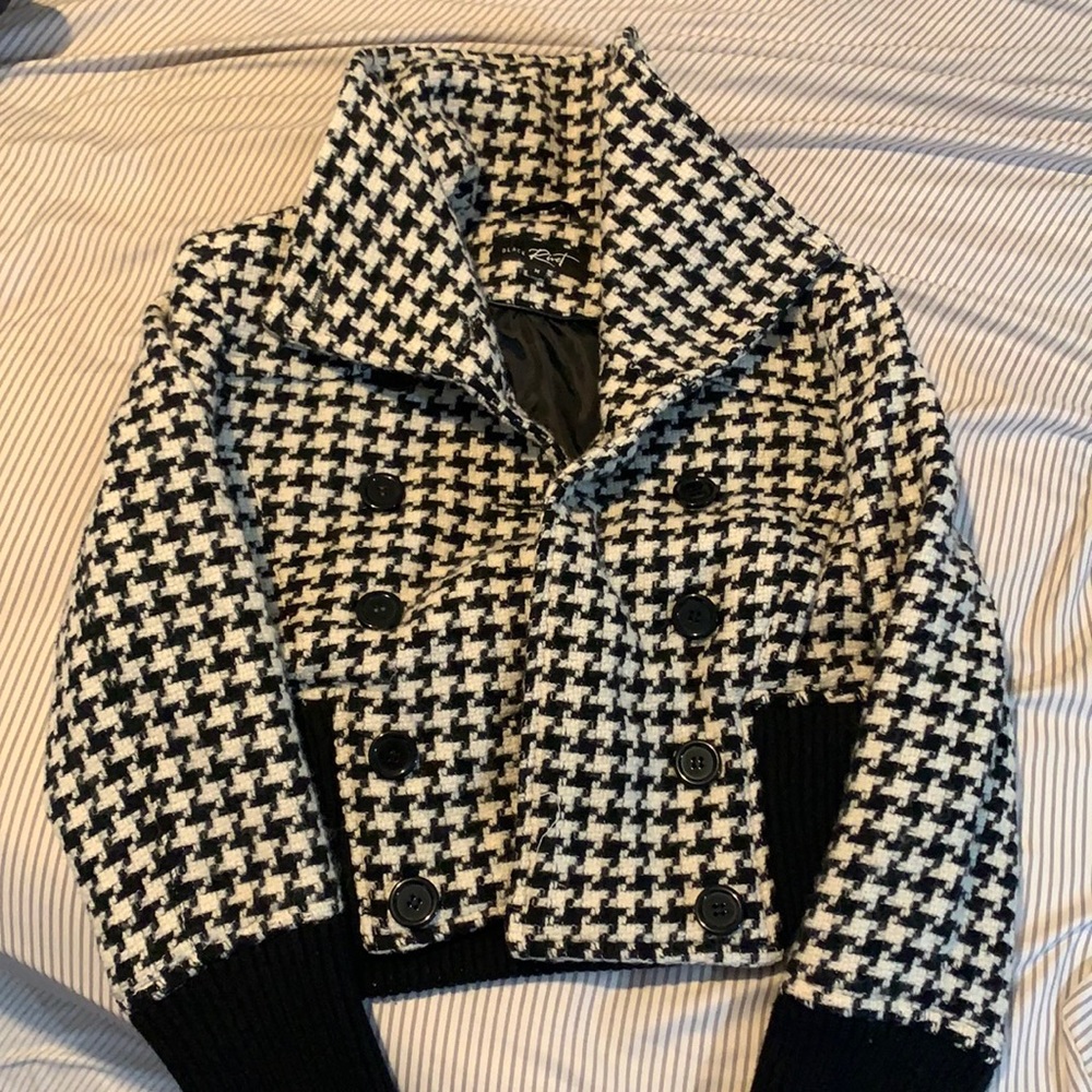 Jacket in mix color white and black, size M. Black Rivet store.
